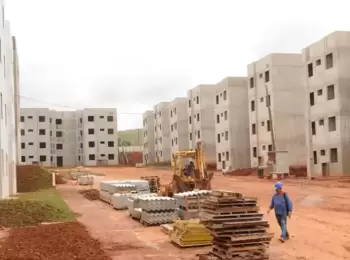 Cooperativa em liquidação extrajudicial não pode ter ações contra si suspensas por mais de dois anos