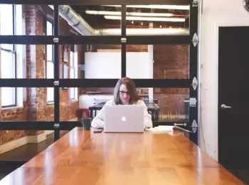 Mudança de sistema computacional no trabalho contribuiu para depressão de corretor de seguros