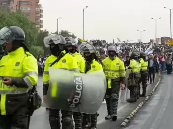 Realização de reunião em local público independe de aviso prévio às autoridades