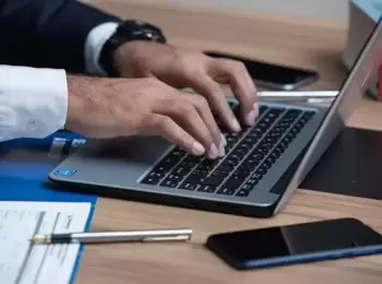 Reconhecida jornada especial a advogado com contrato sem previsão de dedicação exclusiva 