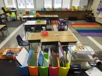 Professora Receberá Horas Extras por Extrapolar Carga Horária para Atividades em Sala de Aula