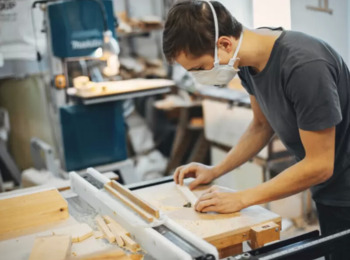 Marceneiro Não Demonstra que Documento em Espanhol Causou Prejuízo à sua Defesa