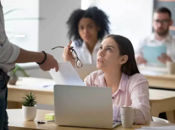Professora que Recusou Recolocação Após Retorno de Tratamento de Câncer Não Consegue Reintegração