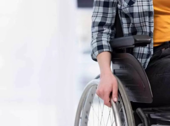 Associação que Organizou Show sem Estrutura Adaptada Indenizará Cadeirante por Danos Morais