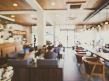 Rede de Lanchonete Não Terá de Pagar Indenização a Balconista Acidentado ao Voltar para Casa