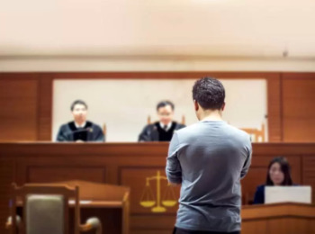 TST condena reclamante a pagar custas por ausência em audiência