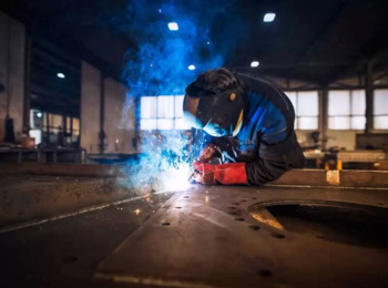 Férias Fora do Prazo Não Garantem a Serralheiro Indenização por Dano Existencial, Decide TST