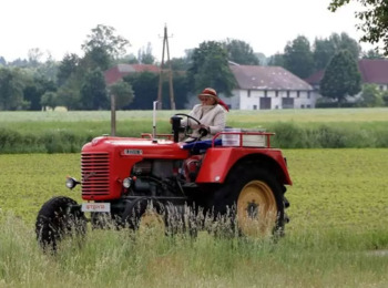 Fazendeiros Indenizarão Operadora de Trator Discriminada em Razão da Idade