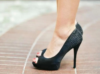 Banco  É Condenado por Pedir que Empregada Usasse “Sensualidade” para Atrair Clientes