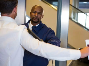 Frigorífico é Condenado por Apalpação de Empregado em Revista Pessoal