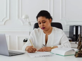 É Incabível Habeas Corpus contra Indeferimento de Sustentação Oral em Ação Civil sem Risco de Prisão