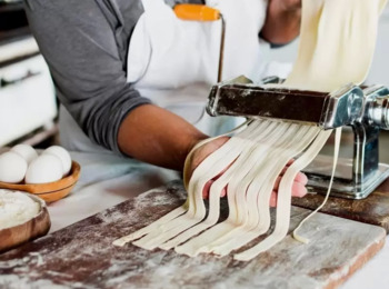 Encerramento de Atividades não Isenta Fábrica de Massas de Indenizar Empregada Acidentada