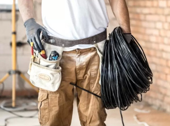 TST Anula Decisão que Arbitrou Aleatoriamente Número de Horas Extras de Eletricitário