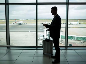 Gerente será Ressarcido por Supressão de Hospedagem e Passagens Aéreas Pagas por Três Anos