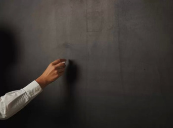 Professora de SC Será Indenizada por Ter Tido Carteira de Trabalho Retida além do Prazo Legal