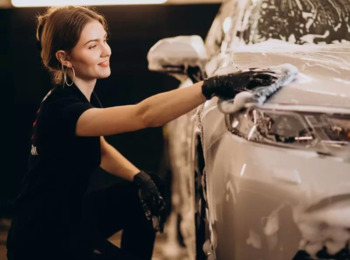 Escriturária Dispensada por Lavar Carro no Trabalho Tem Justa Causa Revertida