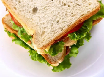 Fábrica de Calçados Terá de Pagar Valores de Lanches Não Fornecidos a Empregado 