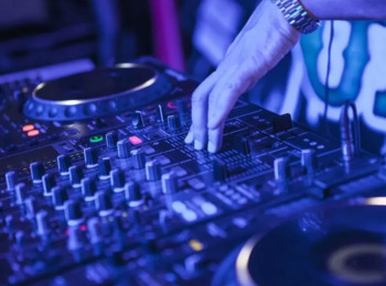 Juiz da Comarca onde Mora Adolescente Pode Autorizá-lo a Atuar como DJ em Cidades Diferentes