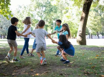 Mantido Acolhimento Institucional de Crianças em Situação de Risco por Conduta Imprópria da Mãe