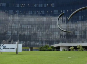 TST inadmite recurso por ausência de transcrição específica