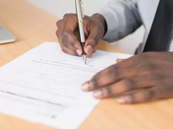 TRT1 Reforma Sentença Extintiva e Afasta Litispendência