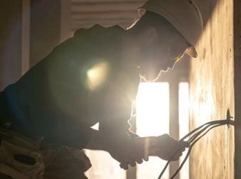 Eletricista Deverá Receber Adicional de Insalubridade por Exposição Excessiva ao Calor