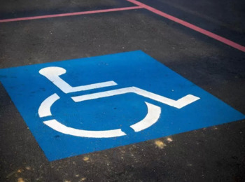 Estacionar em Vaga Reservada a Pessoa com Deficiência Não Gera Dano Moral Coletivo, Reafirma Segunda Turma