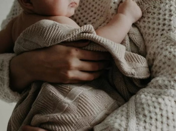 Empresa de Móveis Planejados É Condenada por Exigir Trabalho de Vendedora durante Licença-maternidade