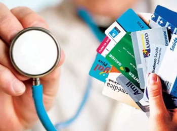 STJ mantém dano moral em recusa indevida de cobertura de plano