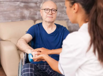 Cuidadora Consegue Vínculo com Empresa de Serviço de Acompanhante Domiciliar de Idosos