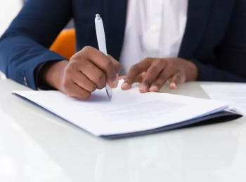 Justiça Federal Deve Decidir Liminar sobre Assinatura de Contrato de Trabalho por Procuração Pública