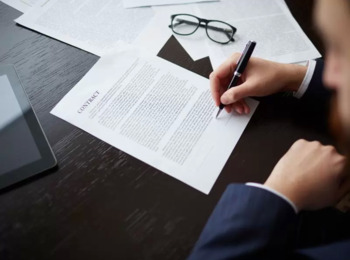 Anuência da Parte Impede Indenização Posterior de Despesas Geradas por Alteração do Contrato Administrativo