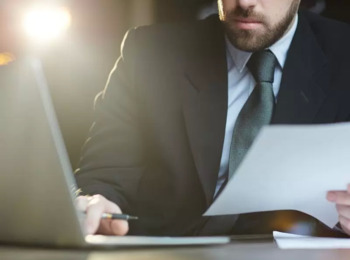 Advogado e Seus Representados São Condenados a Indenizar Parte Contrária por Ofensa em Ação de Paternidade