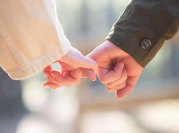 Condição Financeira de um Cônjuge Não Impede Benefício da Gratuidade de Justiça para o Outro