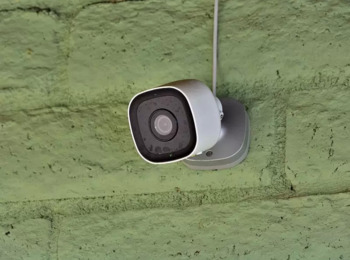 TRT1 Mantém Dano Moral por Câmera Instalada em Banheiro  