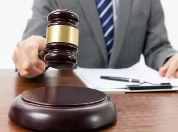 Justiça Gratuita para um Litisconsorte Não Afasta Solidariedade no Pagamento de Honorários