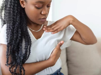 Atendente Dispensada quando Investigava Câncer de Mama Deve Ser Reintegrada 