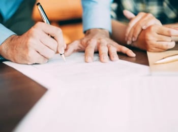 Testamento Invalidado Devido à Ausência Não Justificada de Testemunha e Perícia sobre Assinatura