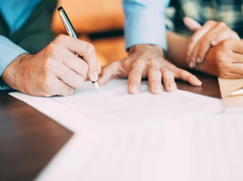 Existência de Testamento Não Impede Inventário Extrajudicial se os Herdeiros São Capazes e Concordes