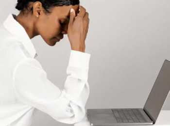 Consultora de Viagens Obtém Aumento de Indenização por Assédio Moral e Injúria Racial