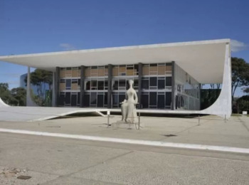 STF assenta que o acórdão condenatório interrompe a prescrição