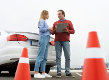 Autoescola Não Agiu de Forma Discriminatória ao Dispensar Instrutor com Esquizofrenia