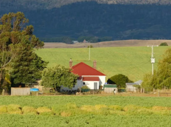 Para Evitar Penhora, Cabe ao Executado Comprovar que a Pequena Propriedade Rural é Explorada pela Família