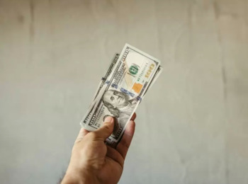 Fiança Substitui Depósito da Multa por Agravo Inadmissível, mas Recorrente Não Pode Ser Fiador de si mesmo