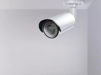 Empresas de Limpeza São Condenadas por Instalar Câmeras em Banheiros e Vestiários