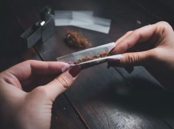 STJ Reclassifica como Porte de Drogas para Uso Pessoal Condenação por Conduta de Tráfico