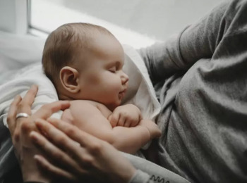 Mãe Acompanhada de Recém-nascido Cumprirá Prisão Preventiva em Regime Domiciliar