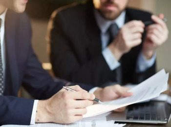 Mantida Revisão de Contrato entre Banco e Empresa de Transporte que Ficou Parada na Pandemia