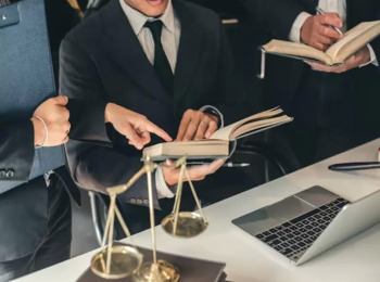 Métodos de Interpretação da Constituição: Desvendando a Hermenêutica Constitucional