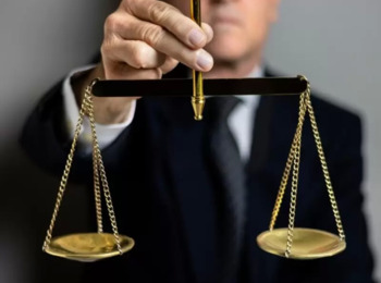 Direito Positivo e Direito Consuetudinário: Uma Análise Comparativa